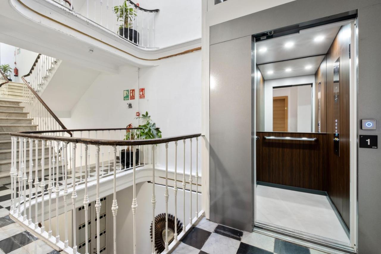Malaga City Suites Buitenkant foto